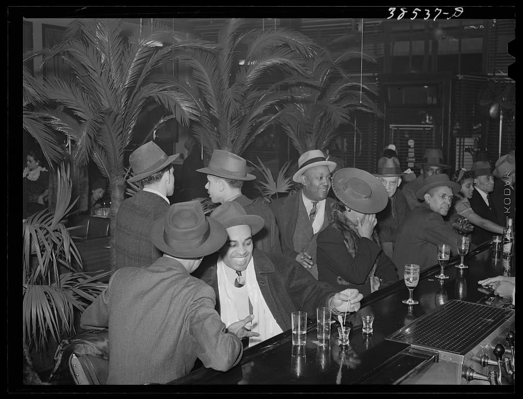The bar of the Palm Tavern, a Black-owned jazz landmark, photographed in 1941, rendered in ink and gold duotone.